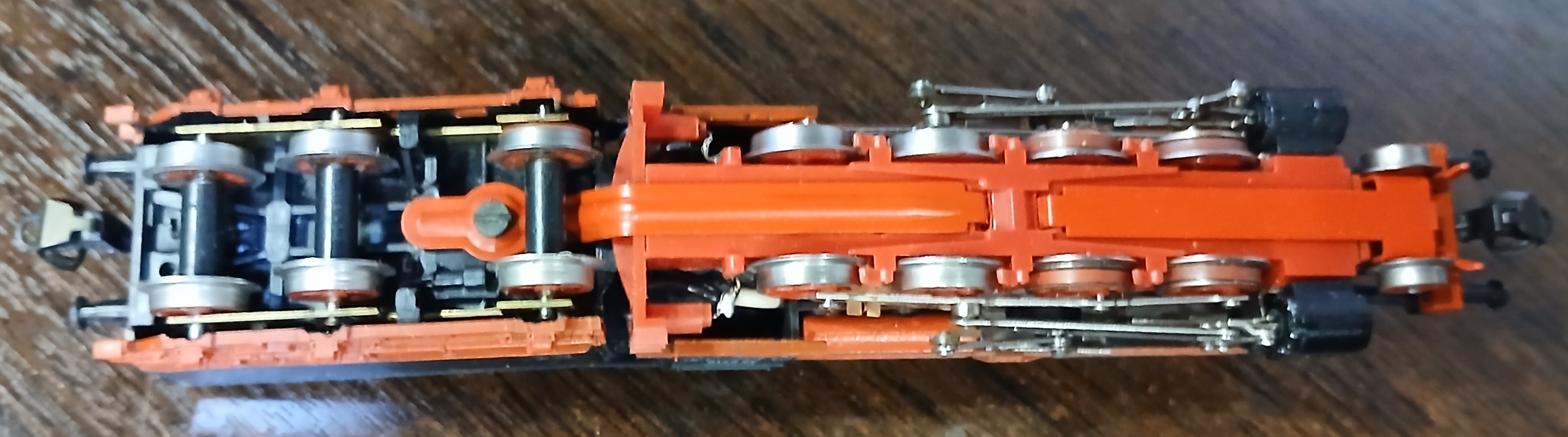 Шасси модели паровоза BR56   вид снизу