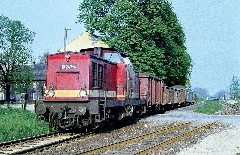 Серийный тепловоз V100