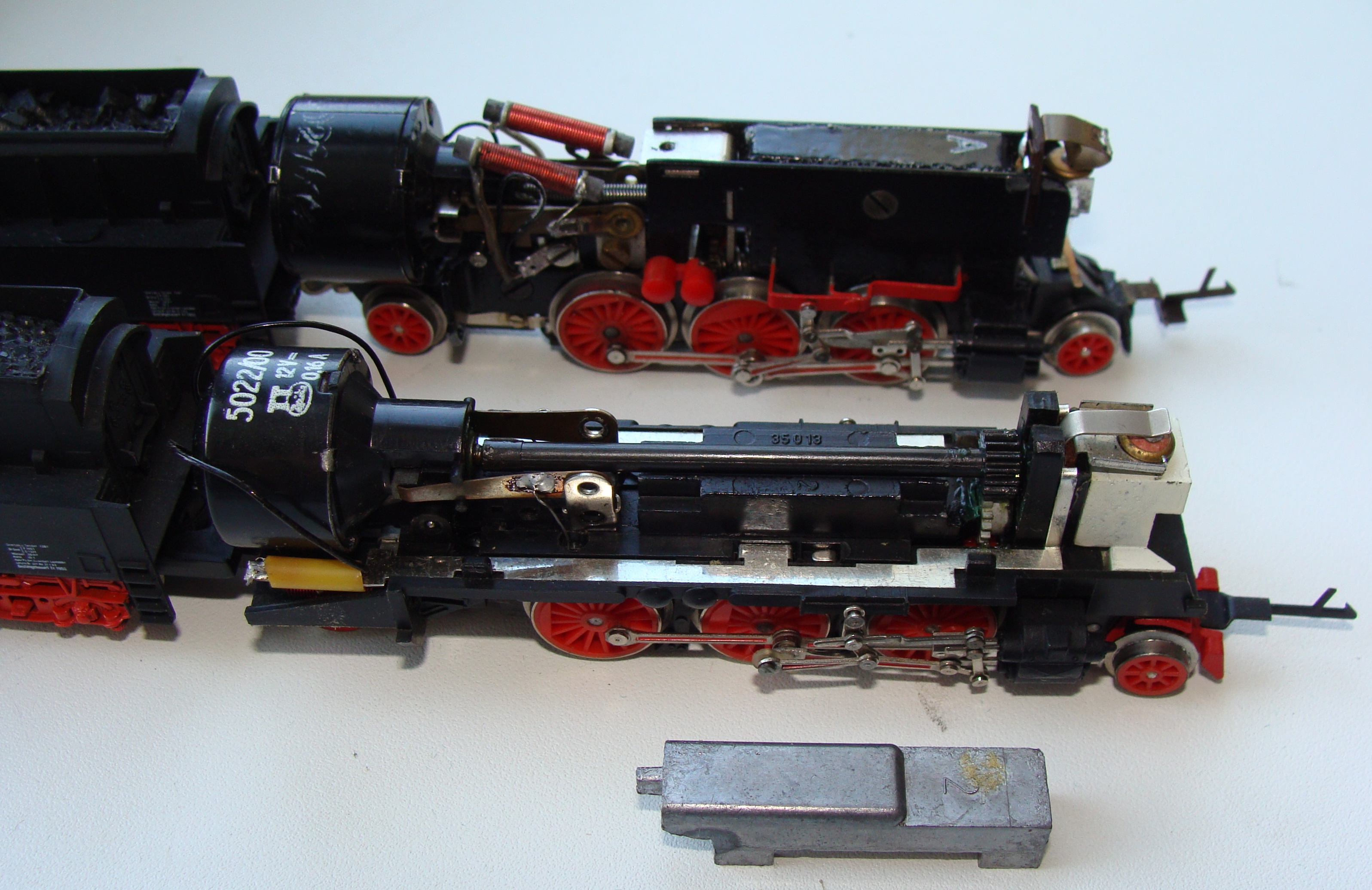 Шасси моделей паровоза BR23 первого и второго поколения