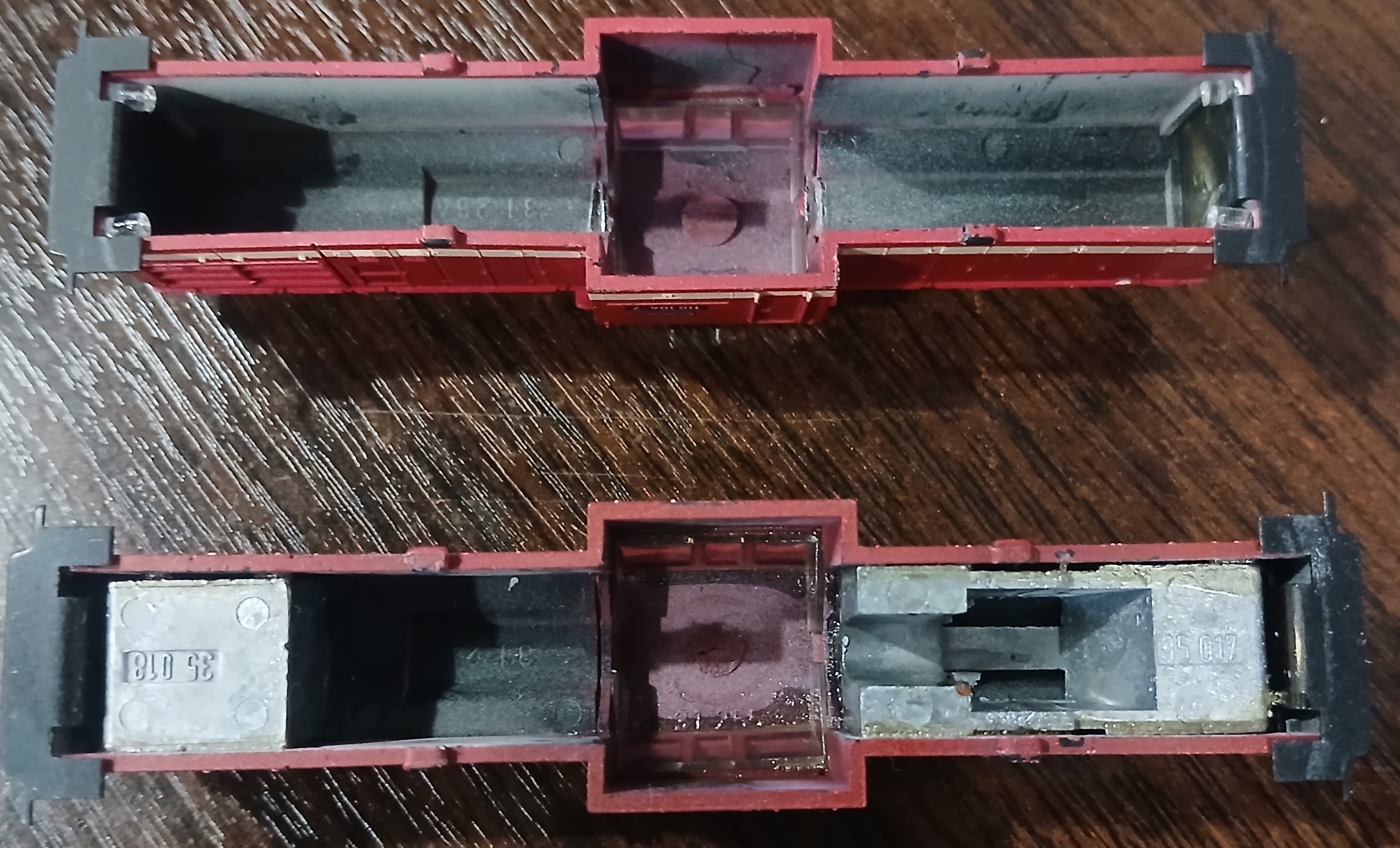 Корпуса разных версий моделей тепловоза V100 вид  снизу