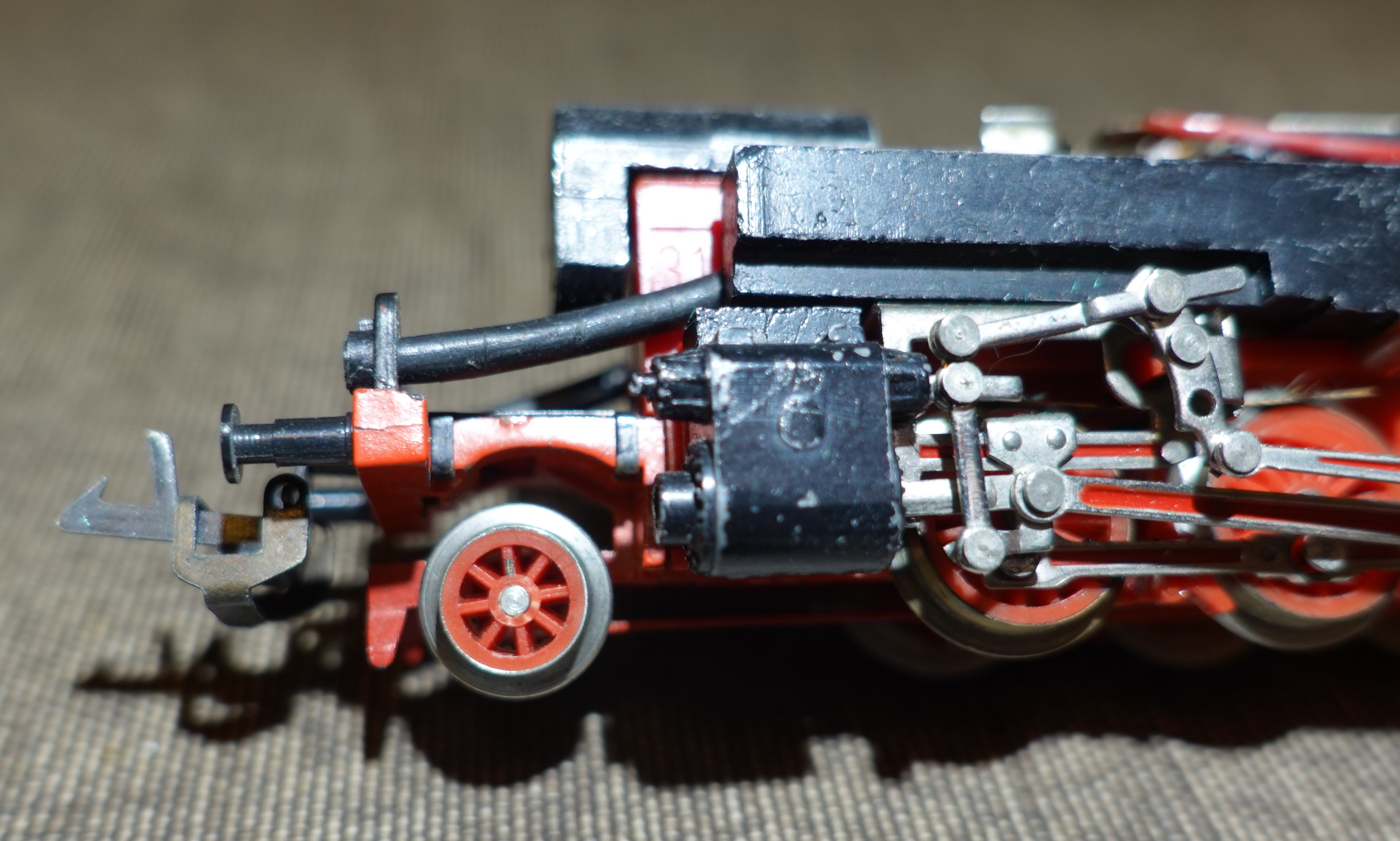 Передний буферный брус модели паровоза BR86 