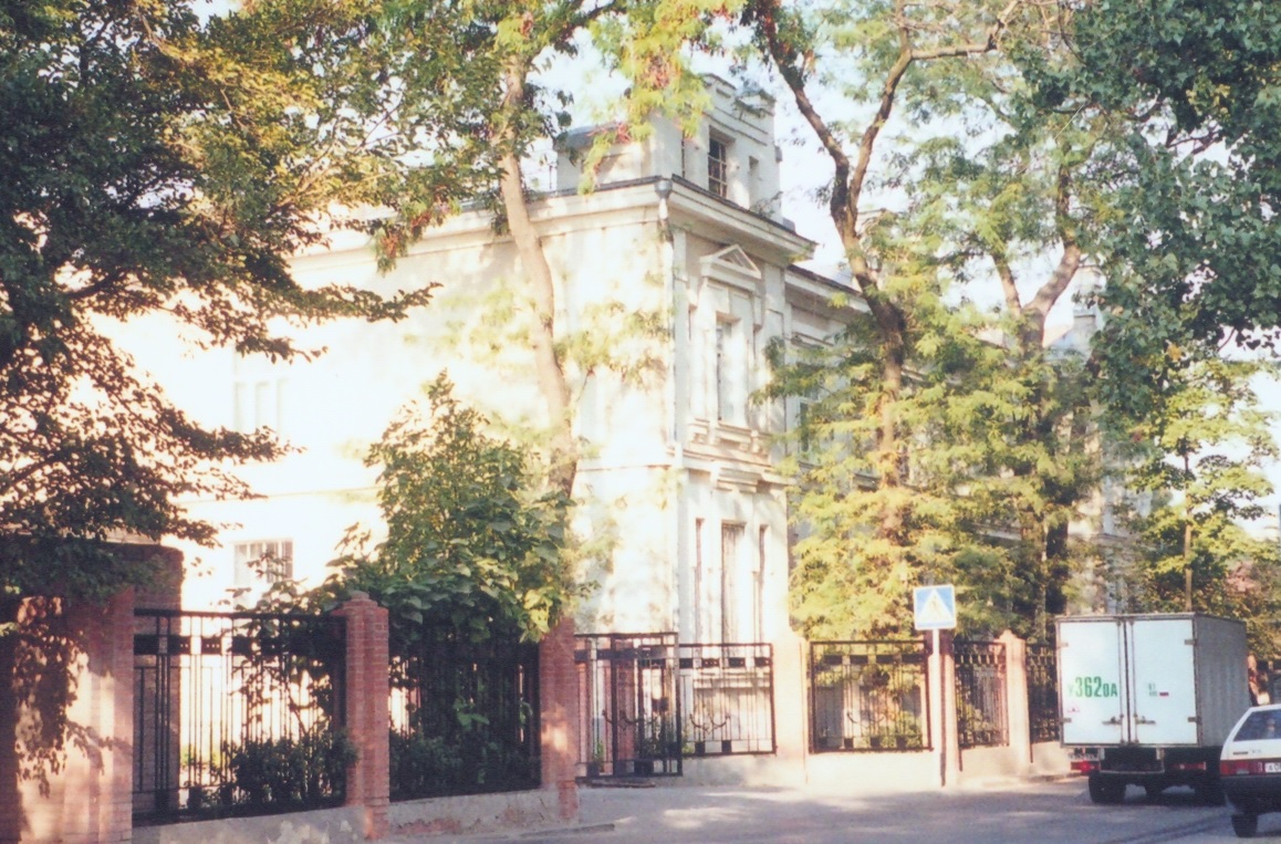 Здание бывшей станции Ростов-Пристань. Снимок 2005 г.