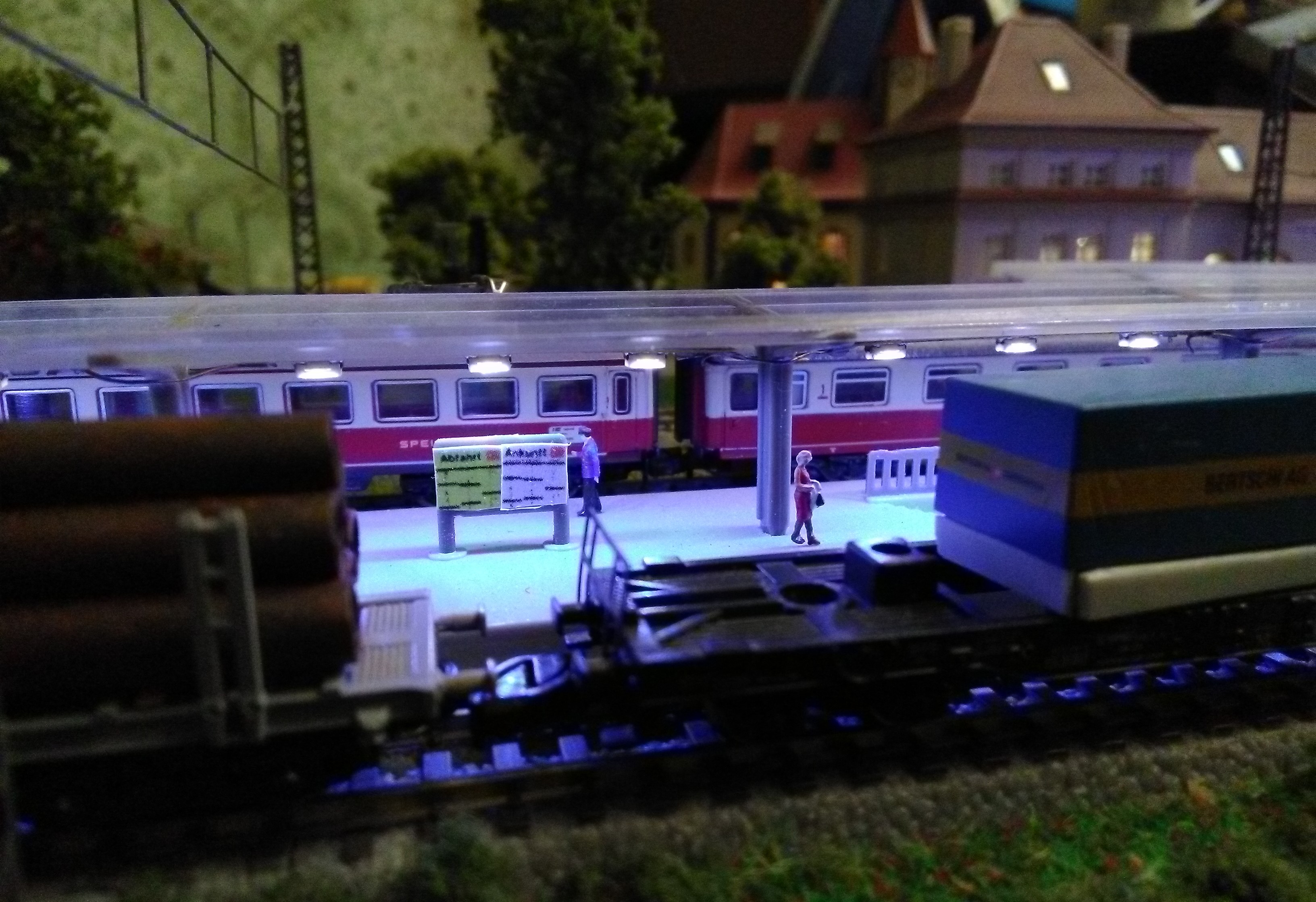 Освещение строений на макете